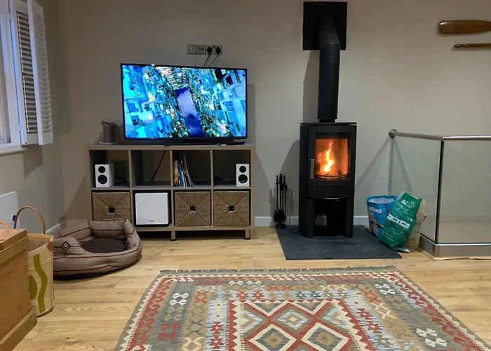 Lovely Flat, Balcony & Woodstove, Parking Close
